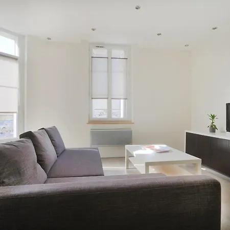 Beautiful Basement Duplex In The Centre Of * Tours