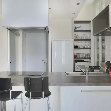 Beautiful Basement Duplex In The Centre Of * Tours